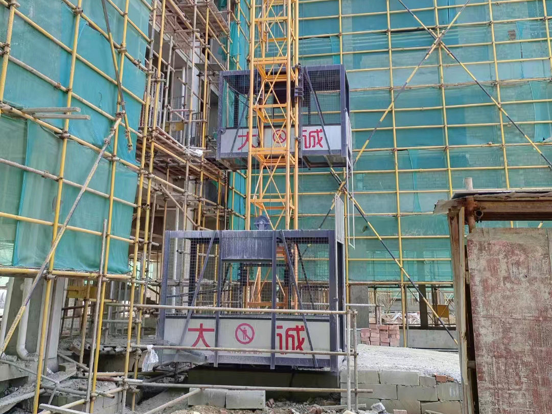 鋼絲繩物料機(jī)在建筑領(lǐng)域中有哪些具體應(yīng)用案例？